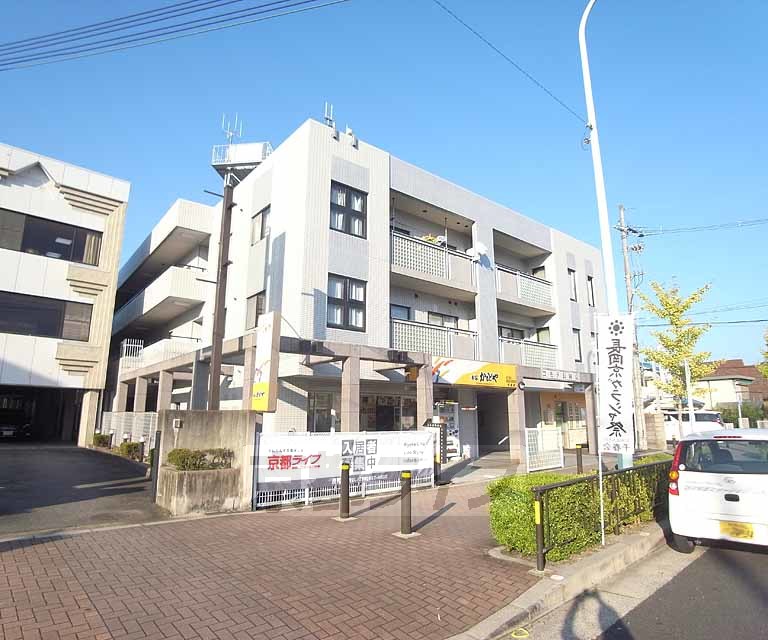 長岡京市今里のマンションの建物外観