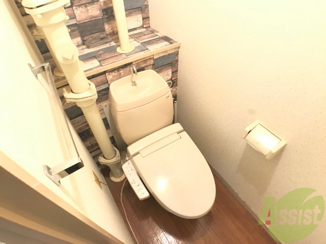 トイレ　人気のウォシュレットつきのトイレです。快適ですよ。