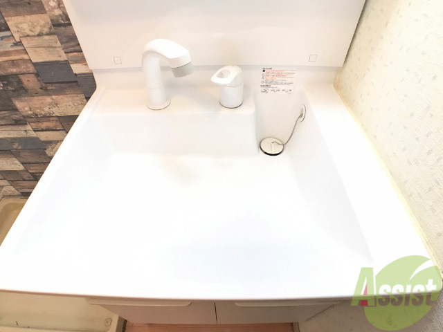 洗面設備　洗面台は人気の独立タイプです。使いやすいですよね。