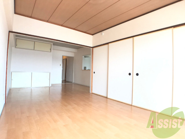 居室・リビング　明るい光が差し込む広々としたＬＤＫですよ～。