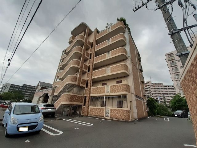 【筑紫野市石崎のマンションの建物外観】