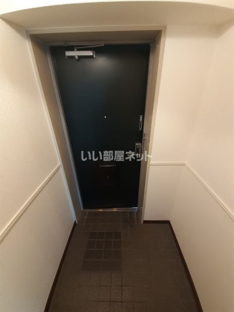 【高砂市春日野町のマンションの玄関】