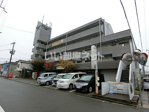 高砂市春日野町のマンションの建物外観