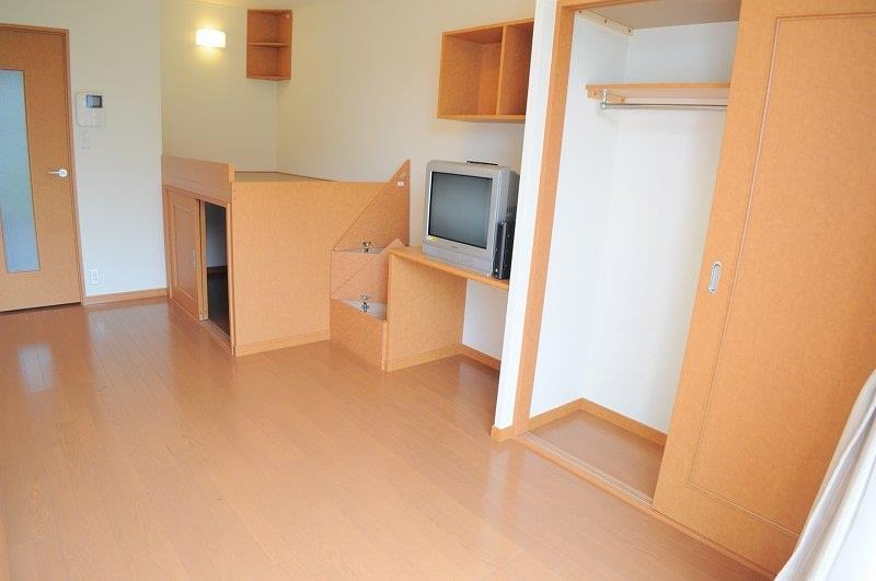 収納　ベッド下に収納スペースあり！荷物が多くても十分に収まります