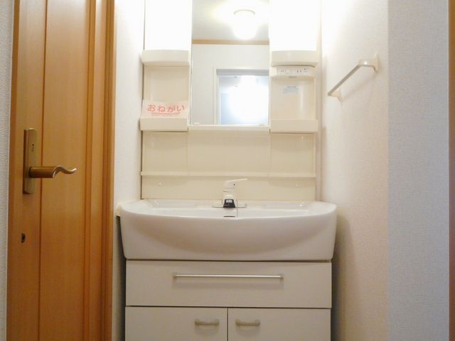 【弥富市鯏浦町のアパートの洗面設備】