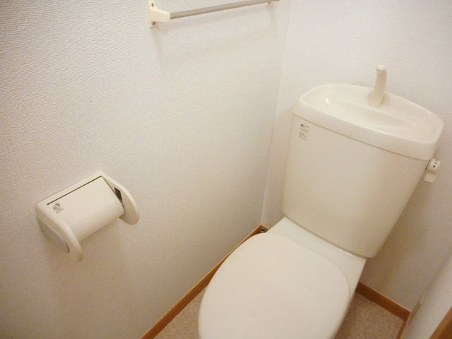 【弥富市鯏浦町のアパートのトイレ】