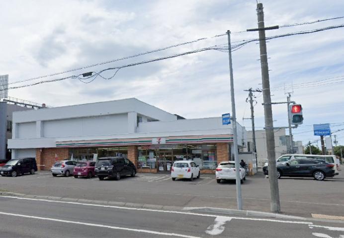コンビニ　セブンイレブン（コンビニ）まで158m