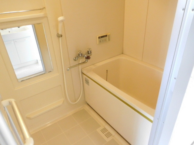 バス・シャワールーム　浴室もゆったりとして使いやすい浴室です