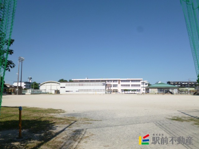 小学校　春日西小学校（小学校）まで600m