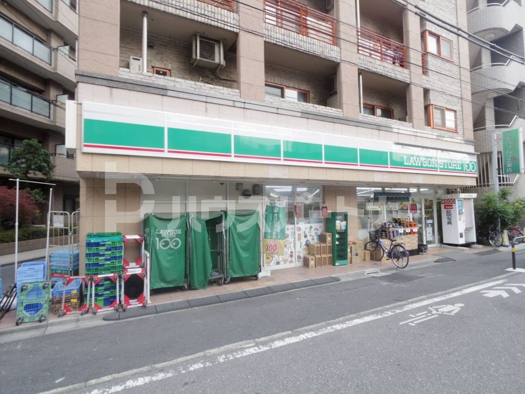 【エクセレンス町屋駅前のコンビニ】