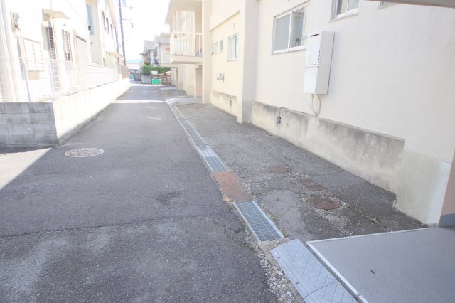 【奈良市二条町のマンションの駐車場】