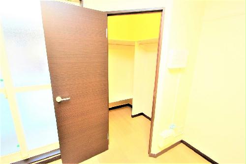 収納　ガチャっ、洋服はこちらに収納☆