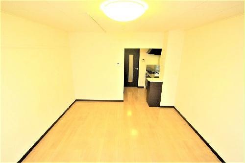 居室・リビング　フローリング仕様です。お掃除簡単！