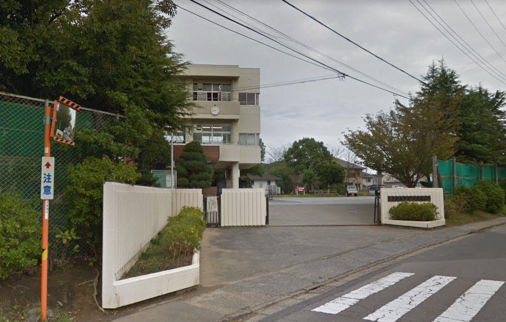 中学校　木更津市立畑沢中学校（中学校）まで2022m