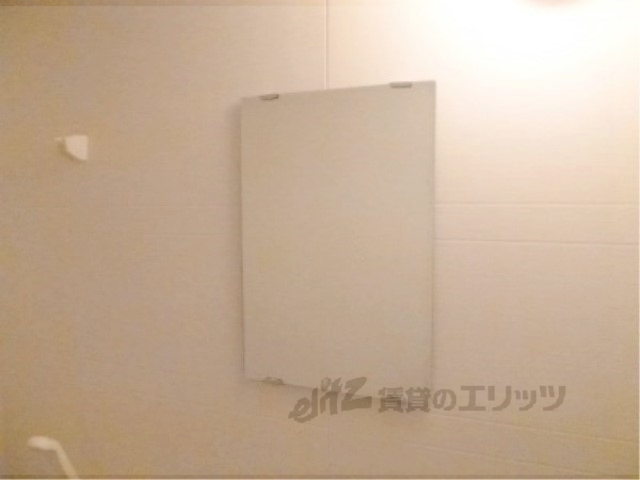 トイレ　鏡