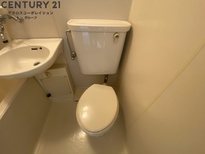 トイレ　浴室にトイレがあります。