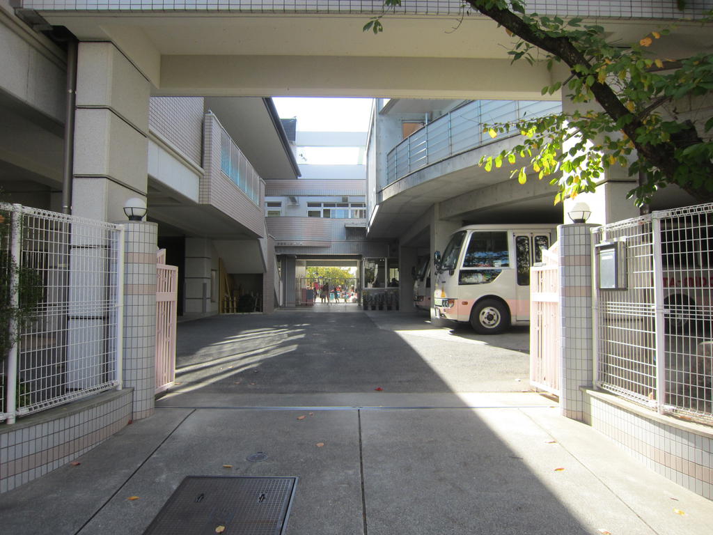 【安芸郡海田町曙町のマンションの幼稚園・保育園】