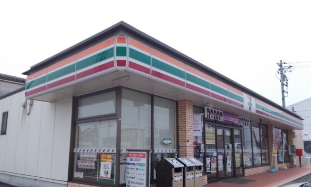 コンビニ　セブンイレブン福山曙町店（コンビニ）まで900m