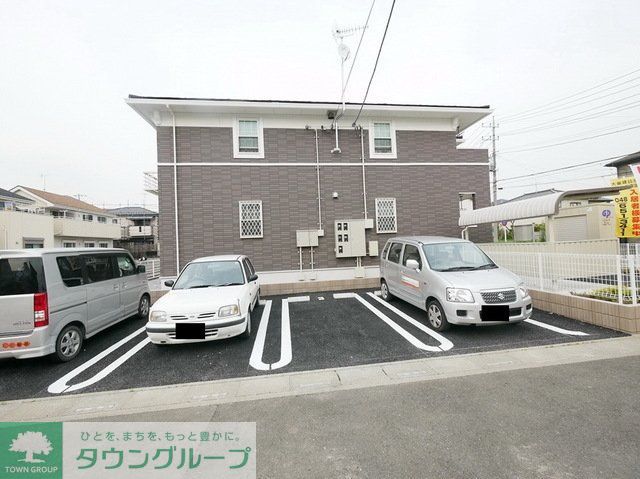 【さいたま市見沼区春岡のアパートの駐車場】