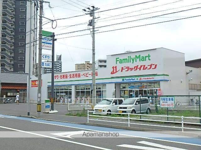 ドラックストア　ファミリーマートドラッグイレブン北方（ドラッグストア）まで80m