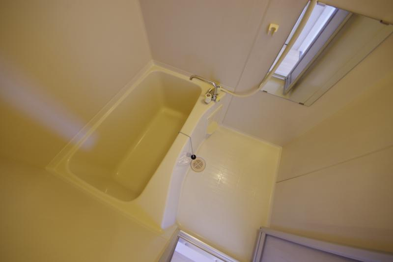 バス・シャワールーム　落ち着いた空間のお風呂です