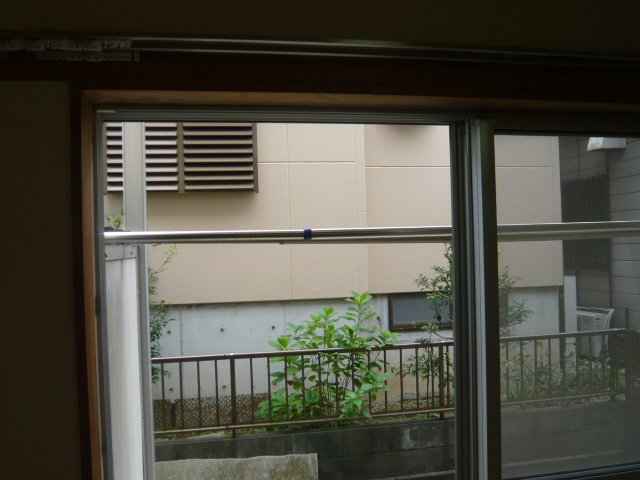 眺望　テラスからの眺望です。前の戸建ては高く無く、陽当り良好です♪