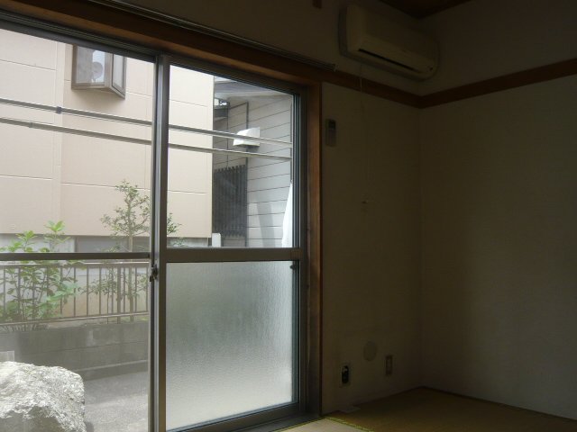 居室・リビング　和室を洋室にリフォームしました。エアコン付きです♪