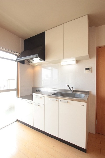 キッチン　写真は別号室のものです。
