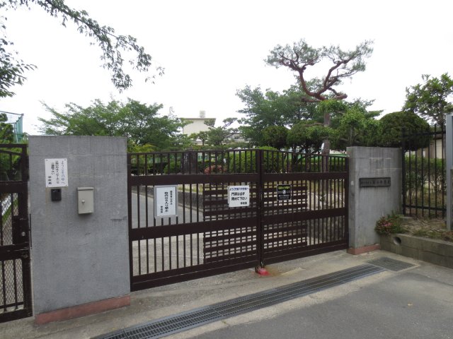 中学校　寝屋川市立第六中学校（中学校）まで1443m