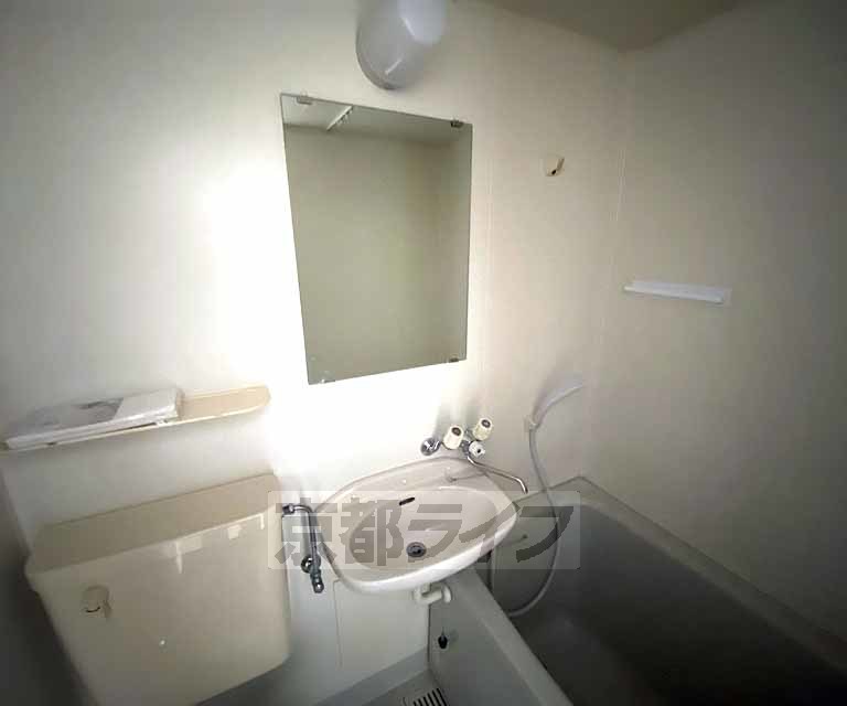 洗面設備　シンプルな洗面所です。