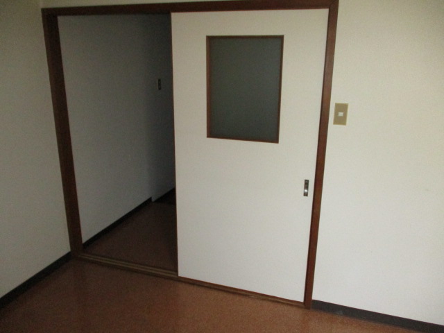 グリーンマンションの居間写真
