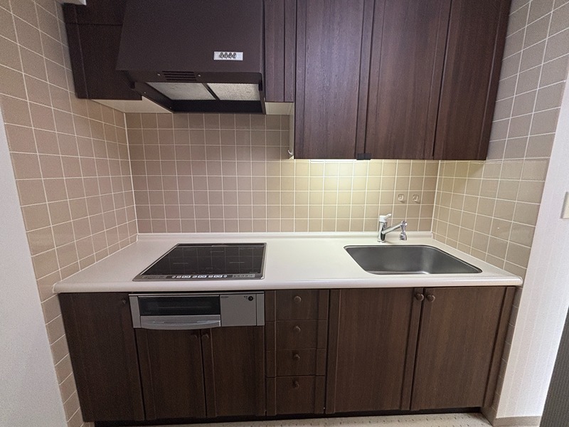 キッチン　IHの3口コンログリル付です