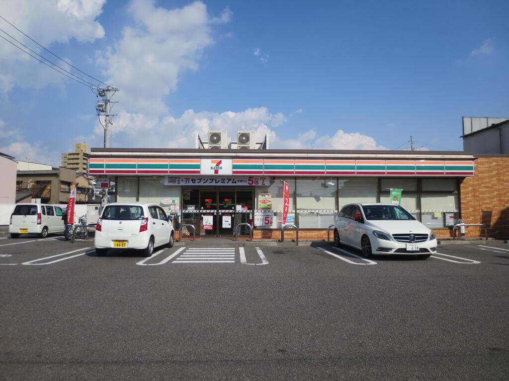 コンビニ　セブンイレブン一宮向山町1丁目店（コンビニ）まで496m