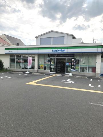 コンビニ　ファミリーマート（コンビニ）まで486m