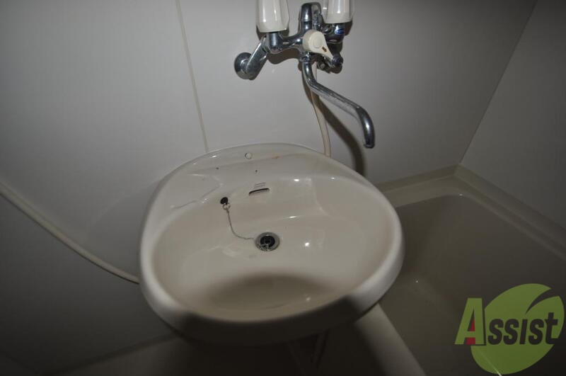 洗面設備　清潔感のある白いお手洗い