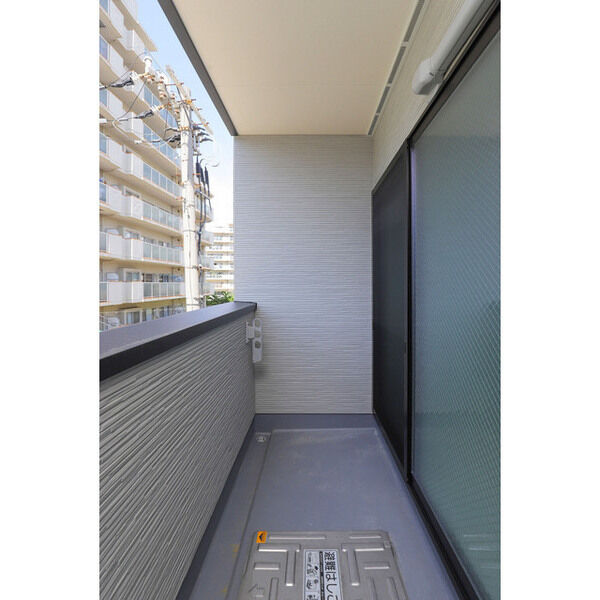 バルコニー　開放的で明るい空間を演出してくれるバルコニーです