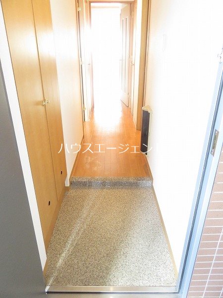 玄関　明るいお部屋がお出迎え※参考画像