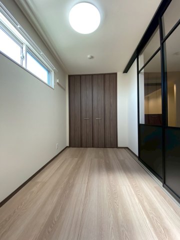 居室・リビング　明るい洋室です