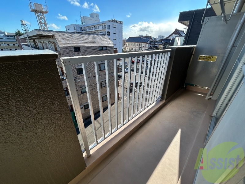 バルコニー　バルコニーは洗濯物を干すスペースがあります。