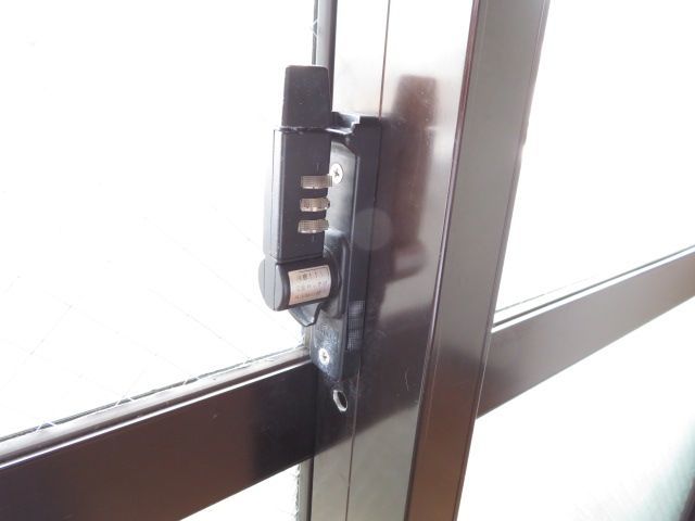 その他設備　窓にダイヤルロック付きです。