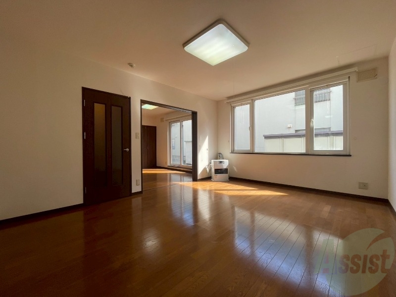 居室・リビング　広くてキレイなお部屋が広がっていて、充実した生活が送れそう。