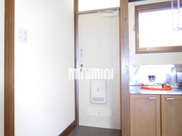 玄関　玄関にポストもあります。