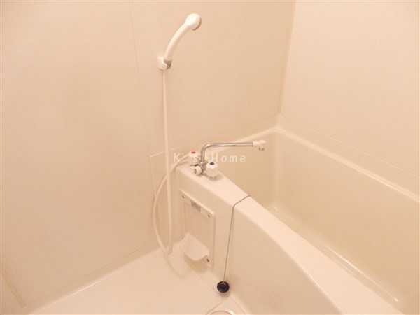 バス・シャワールーム　ゆったりとしたバスルーム