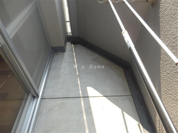 バルコニー　陽あたりの良いバルコニー