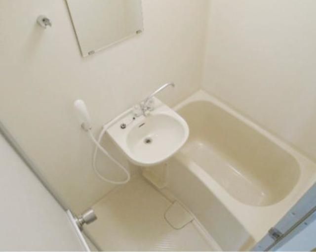 バス・シャワールーム　同物件別部屋の為現状優先