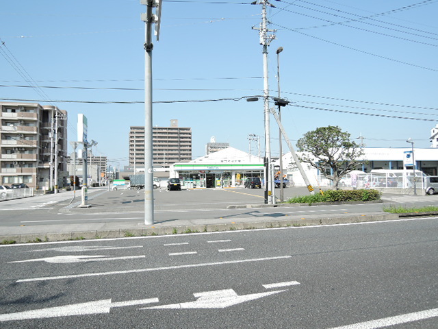コンビニ　ファミリーマート高知仲田町店（コンビニ）まで242m