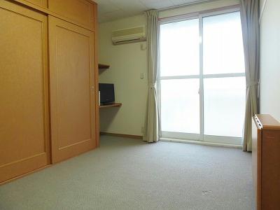 居室・リビング　清潔感のあるお部屋になっております。