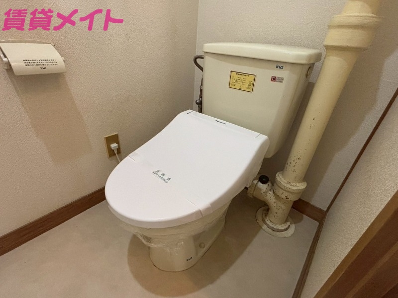 トイレ　ウォシュレット付いてます！