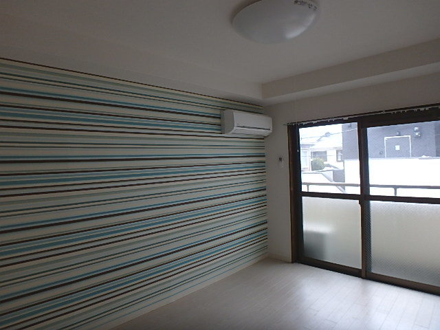 居室・リビング　アクセントクロス