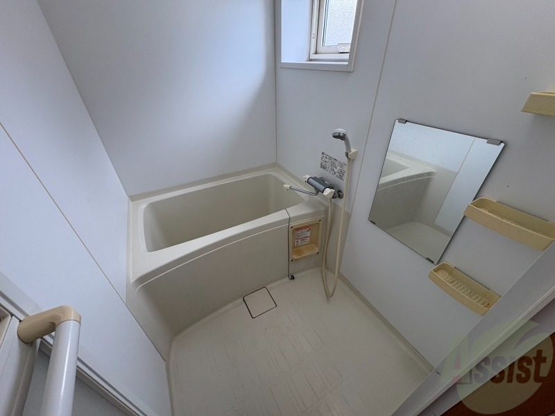 バス・シャワールーム　お風呂になります。一日の疲れを癒してくださいね。